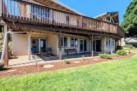 Red Hills Vacation ~ Three Bedroom Guest Suite with a Private Hot Tub and Sauna