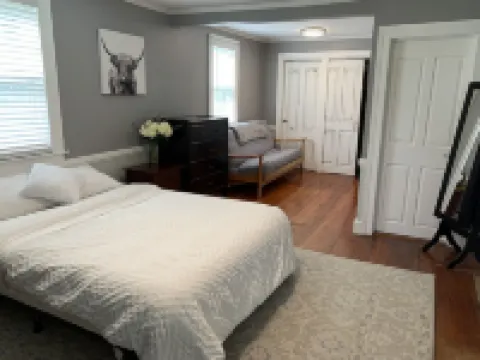 5 Bed 2Bath Fully Remodeled Farmhouse Near Beaches, Portland, Airport & Hiking