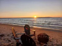 Rustic Moose Lakefront Guest Cabin on the Shore of Lake Superior