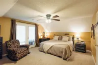 Water View Property, Pet Friendly, Golfing, Fishing, Marina, Swim, Park, Trails Hotels in Panola County