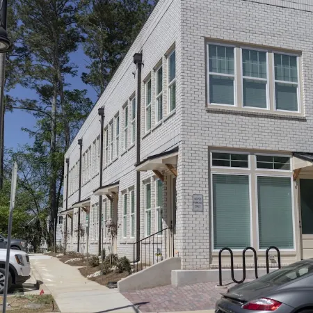 Downtown Woodstock - Open Concept and Natural light- Metro Atlanta Townhome Отели в г. Вудсток