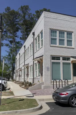 Downtown Woodstock - Open Concept and Natural light- Metro Atlanta Townhome