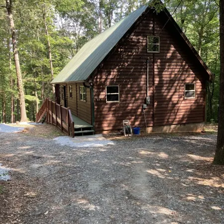 Almost Perfect Cabin with an Access to Lake Hartwell