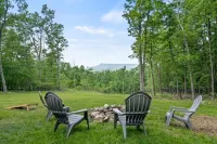 NEW STUNNING VIEW OVERLOOK MASSANUTTEN with HOT TUB and Adjoin SHEN NATL PARK!