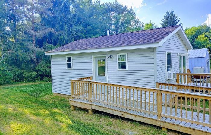 Cozy Farm Stay Near Keuka Lake / No Cleaning Fee / Pet Friendly / Wi-Fi + More!
