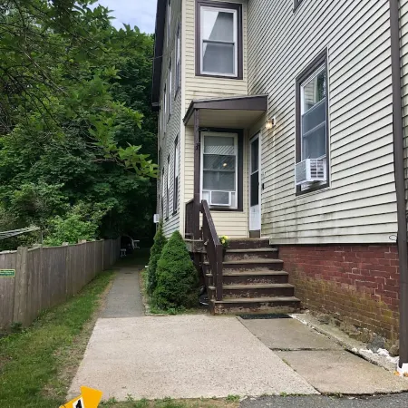 Cozy and beatifull 2br in New England . 5 min drive to the beach /sleeps 6