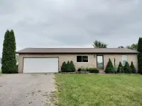 Updated home on 2/3 acre w/ HOT TUB and BOAT DOCK! Walk to 3 bars/eateries
