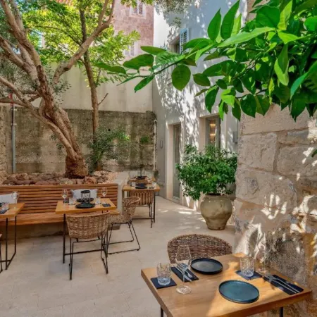 Heritage Hotel 19