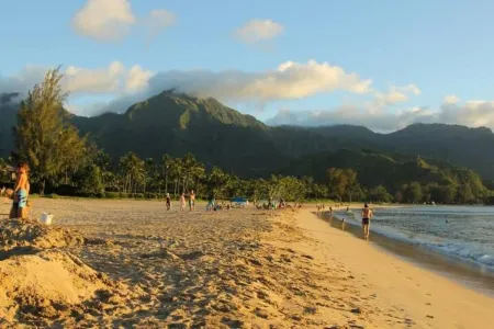 Princeville: Enjoy Amazing Sunsets & Views of Ocean 1 BD Condo With Pullout Sofa Отели рядом с достопримечательностью «Лумахаи Бич»