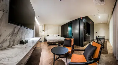 Rivertain Hotel
