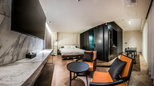 Rivertain Hotel