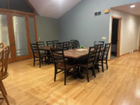 Quiet Spacious 5-Bedroom House or Crafting Retreat in Chilton, WI!