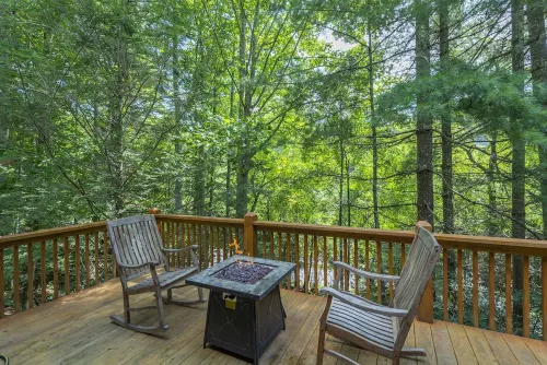 2 Mins to Skiing at Hatley Pointe! Hot Tub+FirePit, Fireplace, Pet Friendly! - Chalets