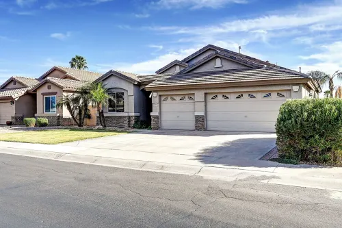 Spacious 4-bedroom house in marvelous Gilbert!