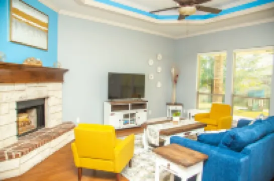 QUIET & SPACIOUS - Amiable Modern Home - Belton Oaks