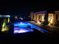 Private Gated Pool/Spa home with mountain views close to everything! - غرفة مطلة على الجبل