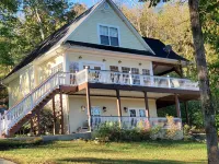 Hannah's Hideaway-3 Miles To Stores, Restaurants, Sleeps 16, No Steps To water!