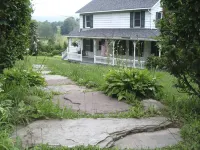 All-In-One Private Getaway! Country Mountains, Sandy Beach, Tons of Fun & Space!