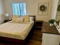 SPECTACULAR MOUNTAIN BLUFF CABIN WITH LAKE VIEWS-FENCED