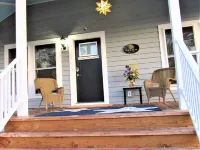 ALMOST NEW cottage in quaint historic downtown Morehead City. Built in 2020.