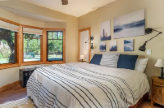 Lovely Cottage just above Moonstone Beach in the Pines and Oak Trees.