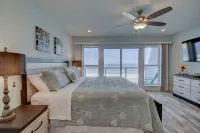 Beach at your toes, sand in your hands. Come and enjoy "Sea La Vie"