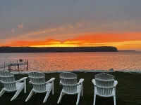 Scandi-inspired Loft - Historic - Waterfront - Pet Friendly - Open year around Hotels in Ephraim