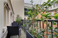 QUAINT HIGH-FLOOR RETREAT ON QUAI D'ORSAY – EMBRACE THE PARISIAN LIFESTYLE Hotels in Paris