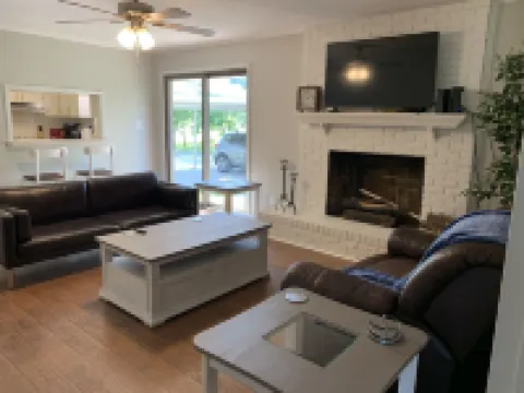Jacksonville ranch house with perks!