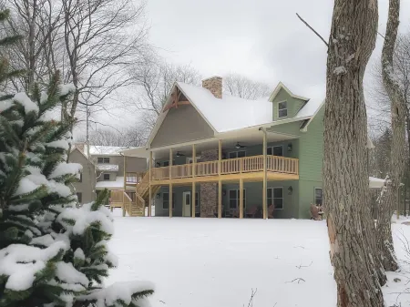 Pine Crest Lodge, 8Br 5BA Home with Large Yard, Fire Pit, & Private Hot Tub