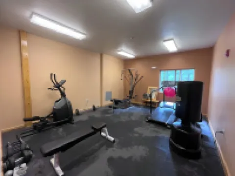 Spacious 800 sqf 2-bedroom condo 1.5 miles away from lift 1 at Taos Ski Valley!