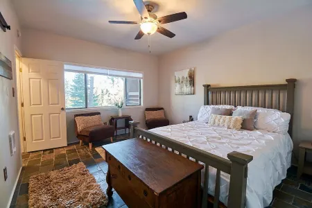 Ski in/out Stunning remodeled 1/1 ground floor