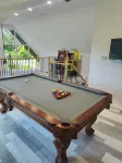 Coastal family gaming retreat with pool table, hot tub, arcades - pet welcome