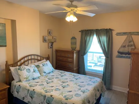 200 Steps to the Beach and Pier! Walk to Restaurants. 2 or 3 Payment Option.