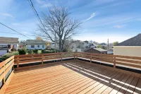 Luxury 5-Bedroom Home, Mins from Downtown Minneapolis