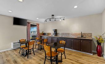 Rodeway Inn & Suites