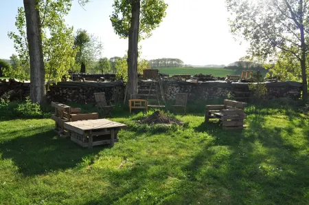 Old forge in a listed courtyard Отели в г. Мессерих