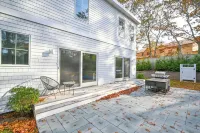Chic Southampton Getaway w/Heated Pool. Minutes away from village & beach.