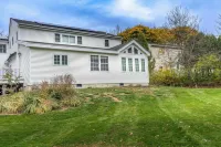 Welcoming Cozy Retreat for Friends and Family!