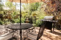 NEW Upscale home with hot tub & backyard oasis! Hotels near Staples