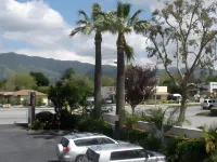 Garden Inn and Suites Glendora - Parking