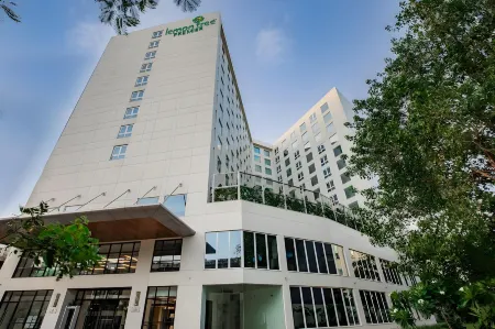 Lemon Tree Premier, Mumbai International Airport Отели рядом с Аэропорт Чатрапати Шиваджи