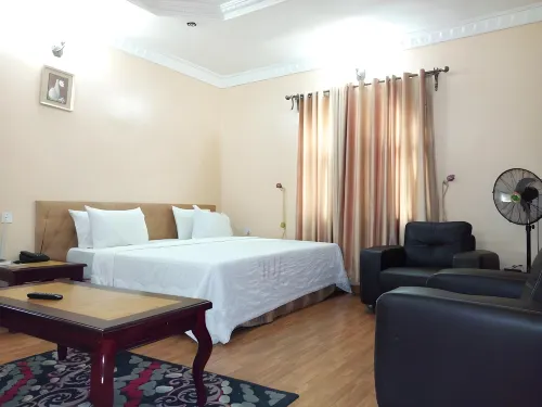 First Laurel Hotel & Suites