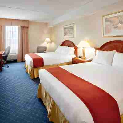 Holiday Inn Express & Suites Barrie Rooms
