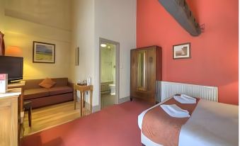 The Kings Head Hotel by Good Nights Inn - Housity