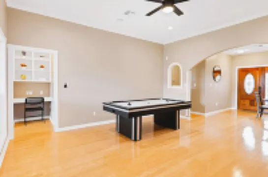 Luxury Villa Near A&M w/Grand Hall & Game Room