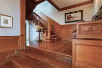 Best Location! Walk, Shop & Eat on Summit, Grand & Selby; Sleeps 15!