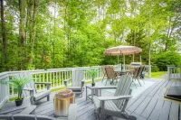 3-Bedroom 2 Bath Cozy Chalet 1 Mile From Mountain! Rust Diamonds & More 주변 호텔