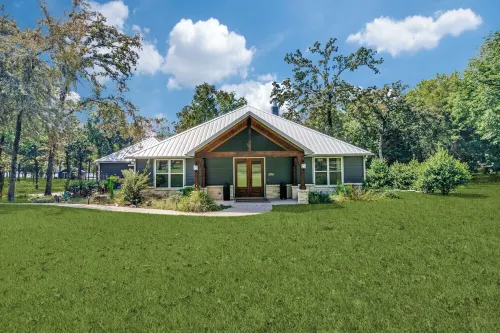 Refined Lake Retreat on Lake Fork in Emory, TX, fishing, kayaking, antiquing Hotels in Rains County