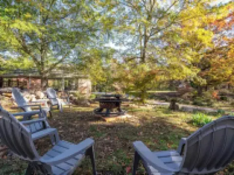 Indoor Pool Oasis on 4 Acres + 2 Game Rooms Hotels in Piney